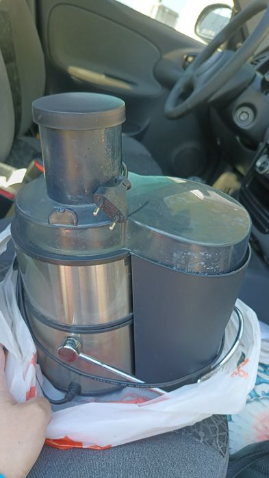 Соковитискач scarlett  б/у