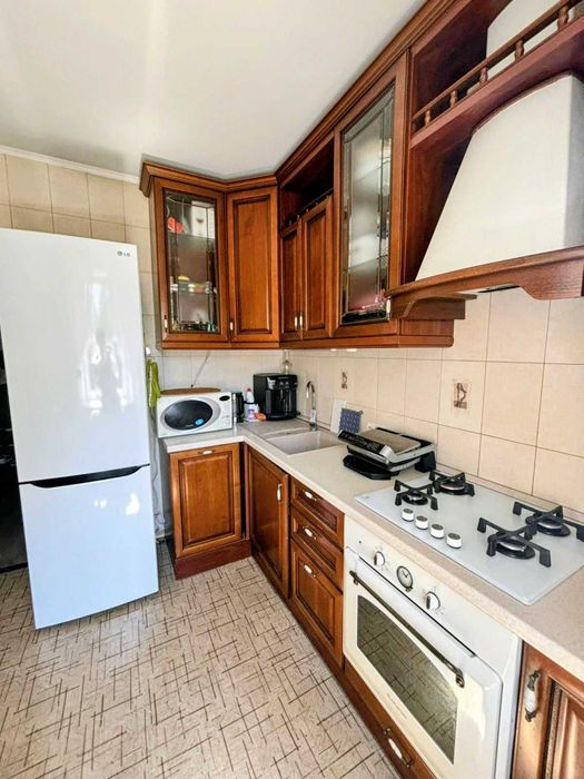 Продам хорошу світлу 2-к квартиру з ремонтом у м.Бровари. Вул.Аркадія Голуба (Постишева). Чудовий стан! Меблі і техніка! Окремі кімнати