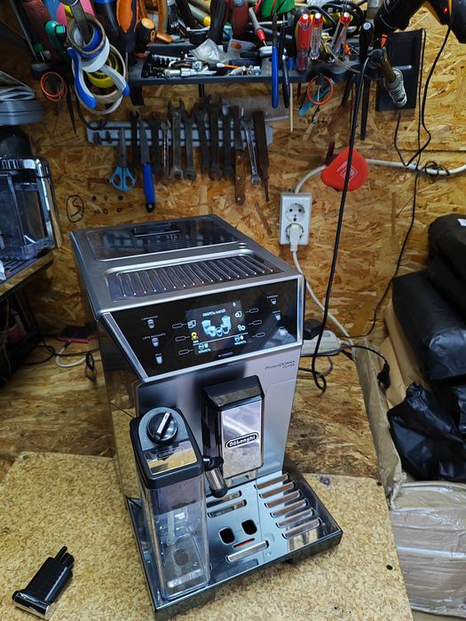 Кофемашина, кавомашина DeLonghi ECAM 556.55 SB PrimaDonna Class