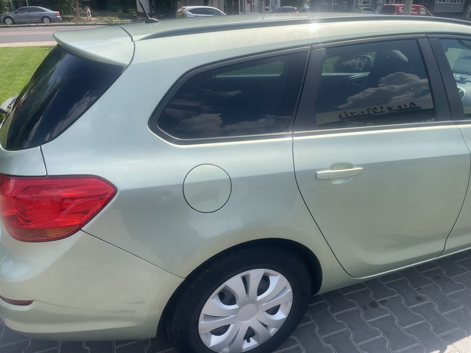 Opel Astra J 2011