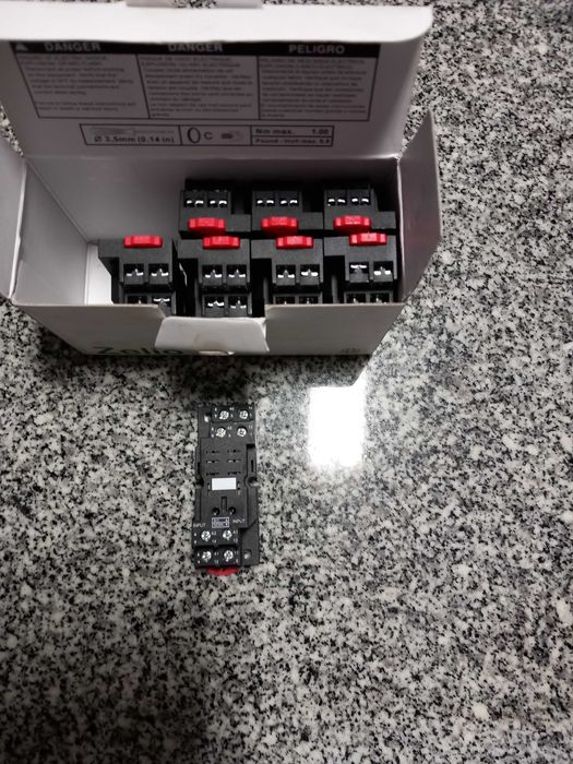 Reles + Bases Schneider 24vdc