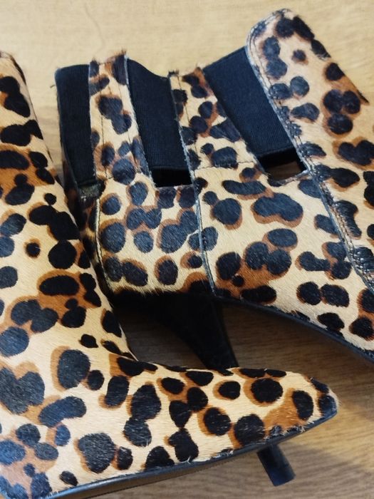 Nowe skórzane z włosiem botki na szpilce Nine West 36,5