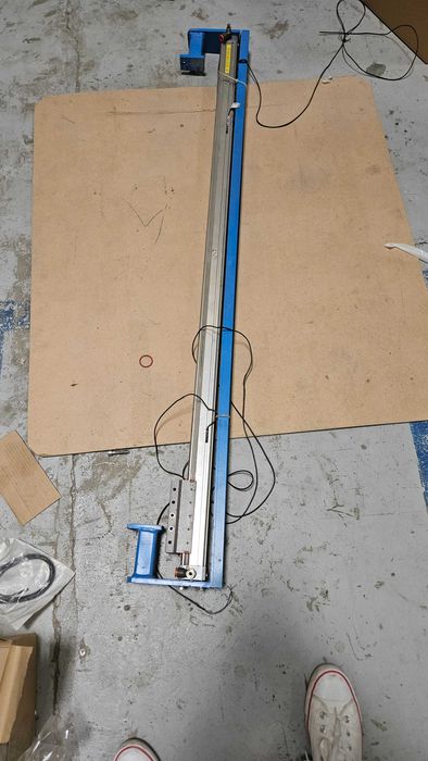 nóż pneumatyczny  dł 1300 mm
