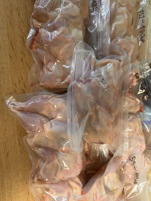 Свіжі домашні тушки перепілки .