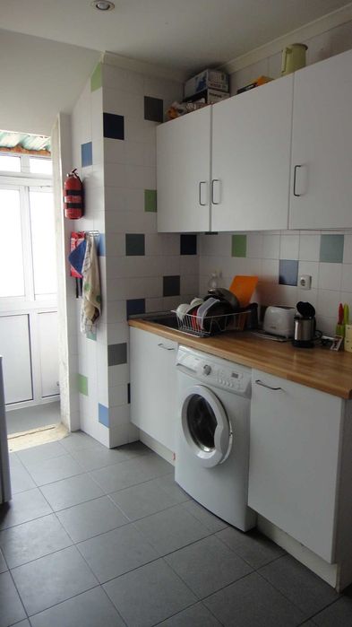 Quarto junto metro Anjos com Recibo e despesas incluidas