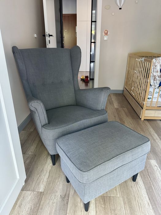 Fotel uszak z podóżkiem STRANDMON IKEA
