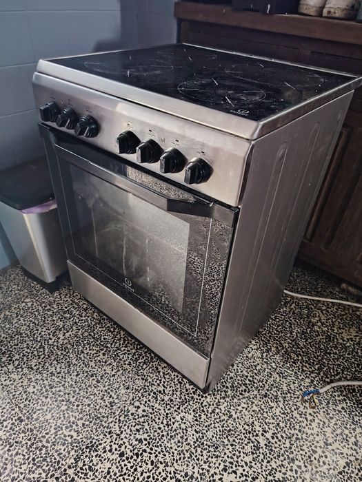 Fogão com placa vitrocerâmica