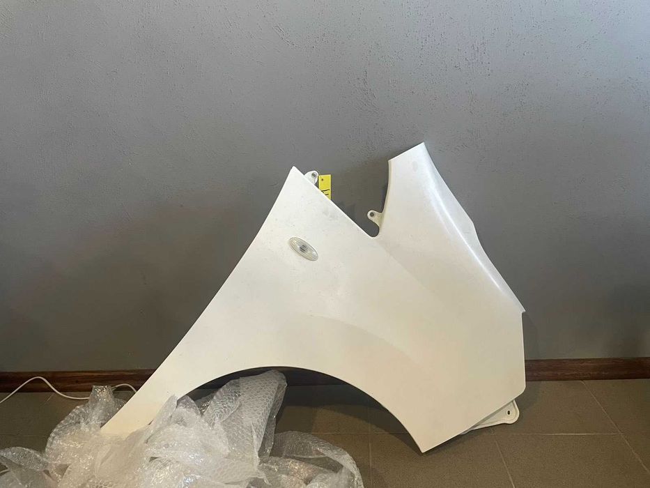 Крило праве Nissan NV-200