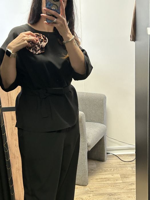 Komplet damski z odpinanym kwiatkiem