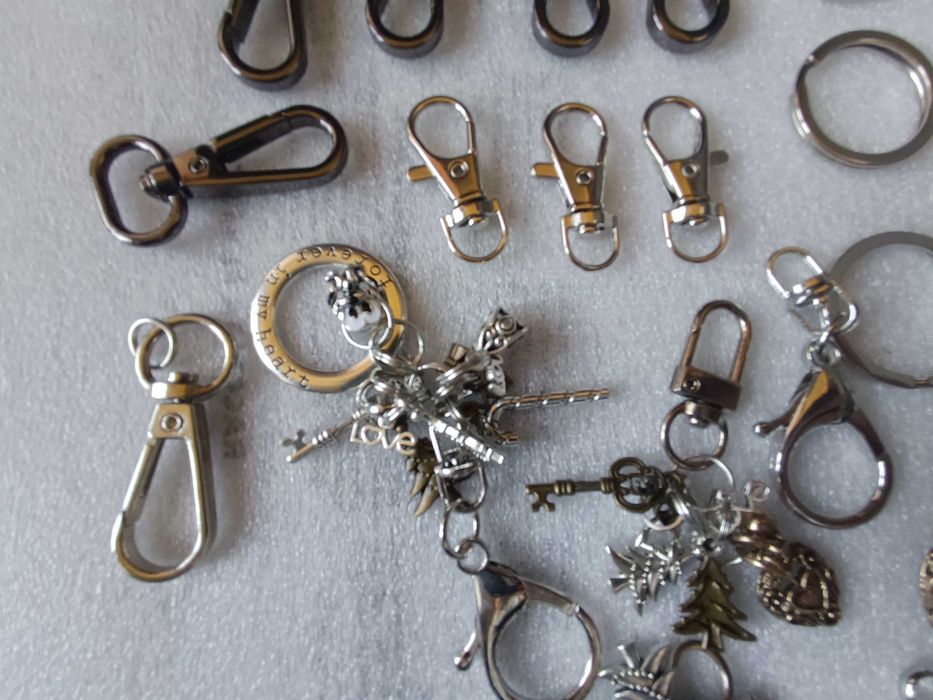 zawieszki, uchwyty do breloczków, haczyki z magnesem