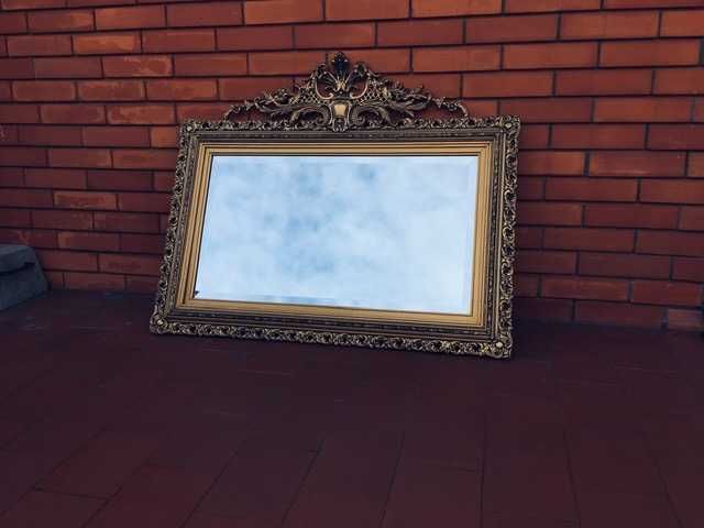 Espelho de parede em cristal com moldura em talha dourada