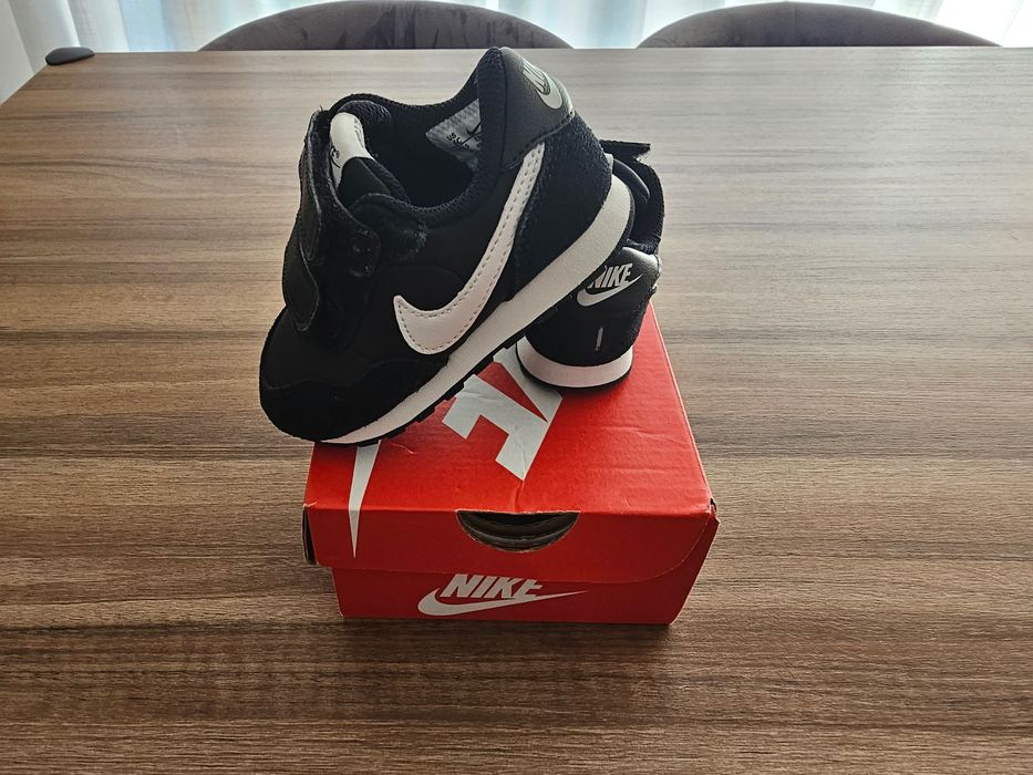 Sapatilha Nova - Nike MD Valiant