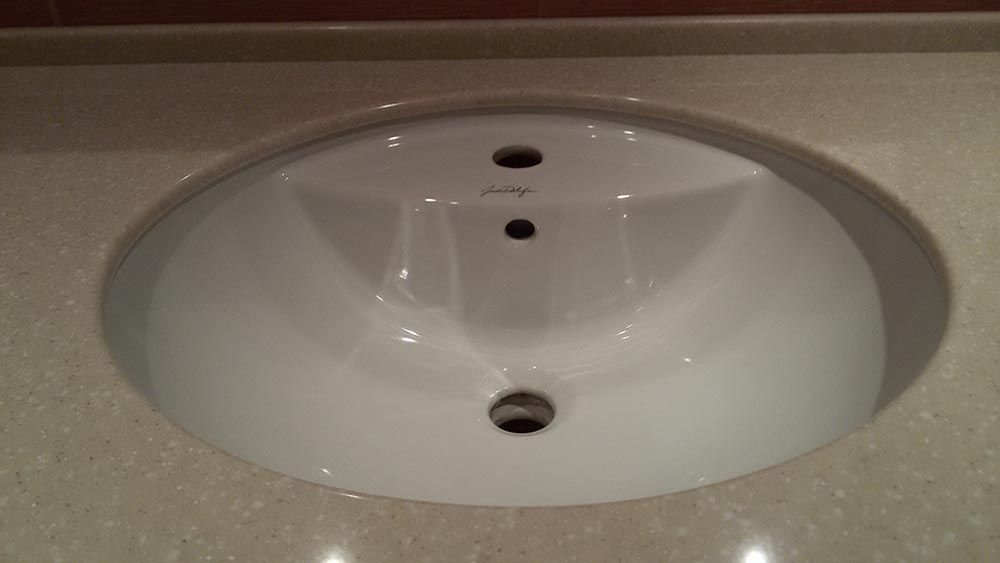 Стільниця з акрилу, кварцу, штучного, натурального каменю.