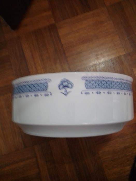 Diversas peças soltas da Vista Alegre e Cristal