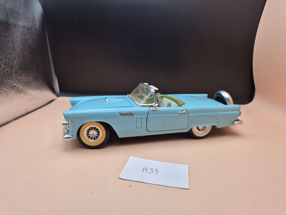 Revell Ford Thunderbird Skala 1:18 Metal