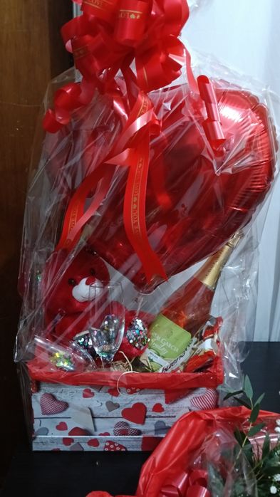CESTAS DIA DOS NAMORADOS encomende já a sua