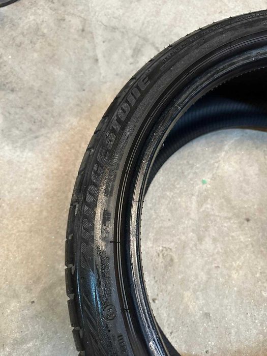 25 - Pneu Bridgestone potenza 255/35 r19