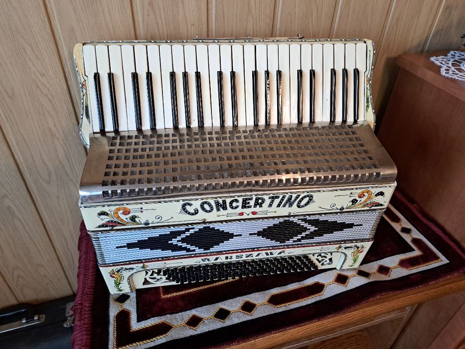 Akordeon Concertino Warszawa 120bas cztery chóry