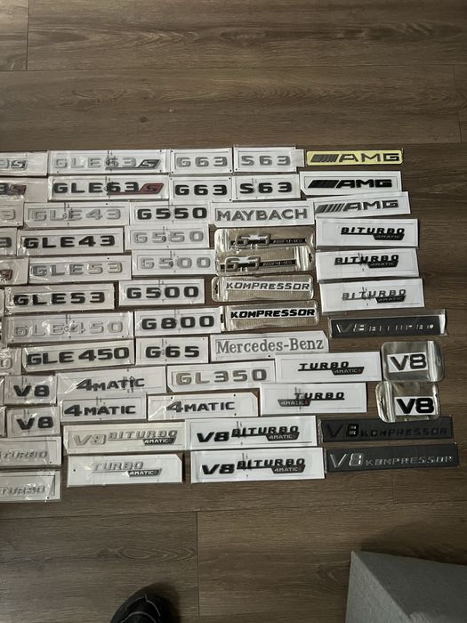 Шильдик наклейка надпис E63 C63 S63 G63 GLE63 AMG A45 GL350 4matic