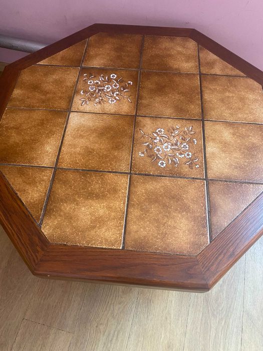 ława stolik lite drewno kafelki