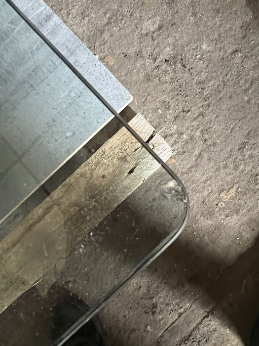 Stolik szklany na podstawie marmurowej