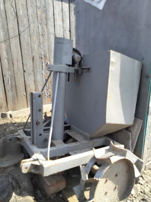 Картоплесажалка саморобна