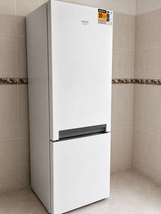 Frigorífico Combinado HOTPOINT- EAN ARISTON H8 A1EW (Low Frost - 5862497 8007842953886 188.8 cm - 338 L- Branco) — Excelente Condição, Como Novo