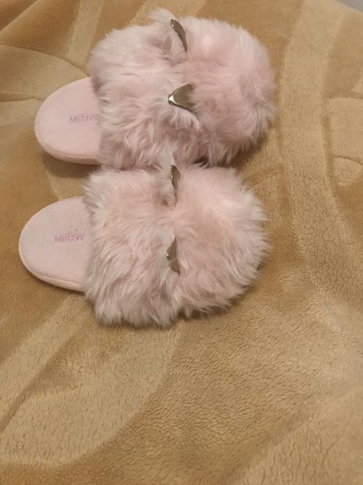 Pudrowe  kapcie z  uszkami