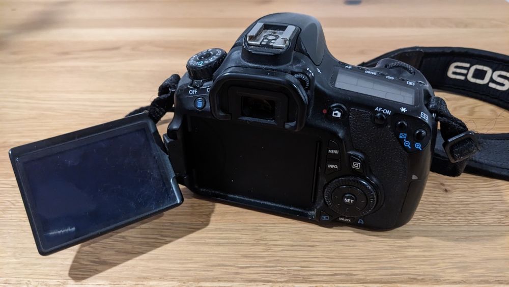 Canon EOS  60D (ver extras)