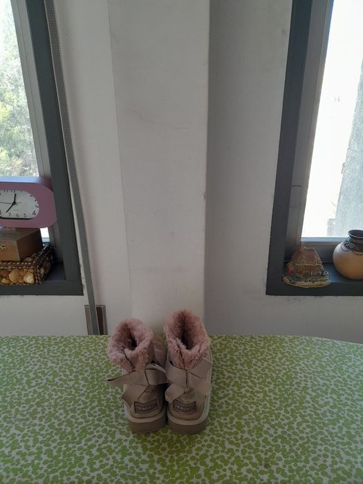 Vendo Botas de Criança FRIBOO muito bonitas como novas