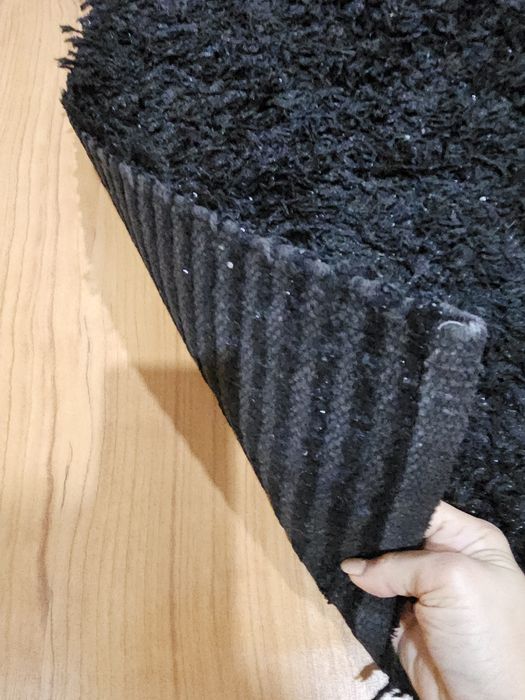 Carpete preta pequena