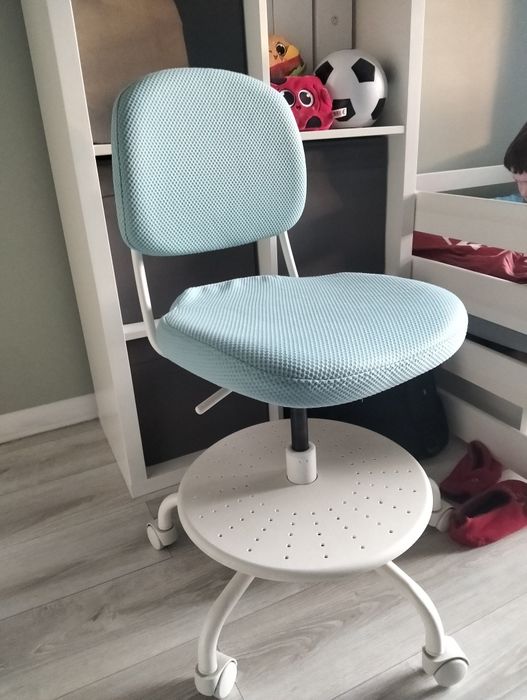 Krzesło do biurka dla dziecka Ikea
