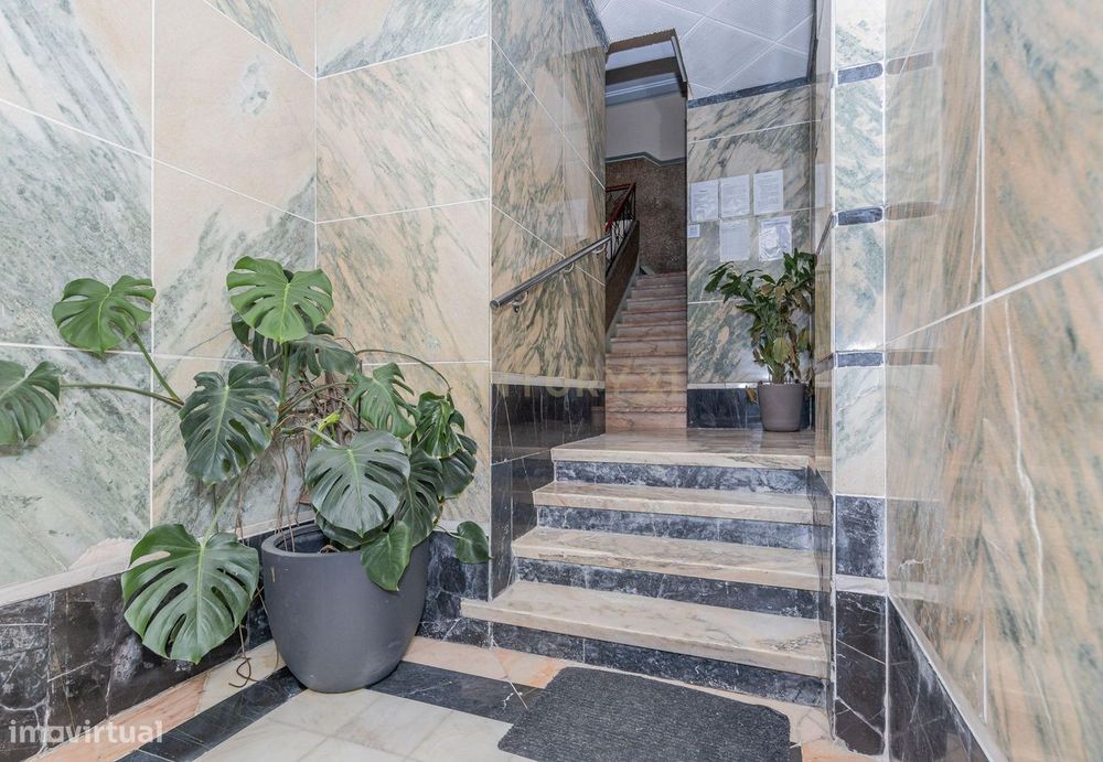 T2 Totalmente Remodelado | Dafundo – Cruz Quebrada | 80 M² | Elevador