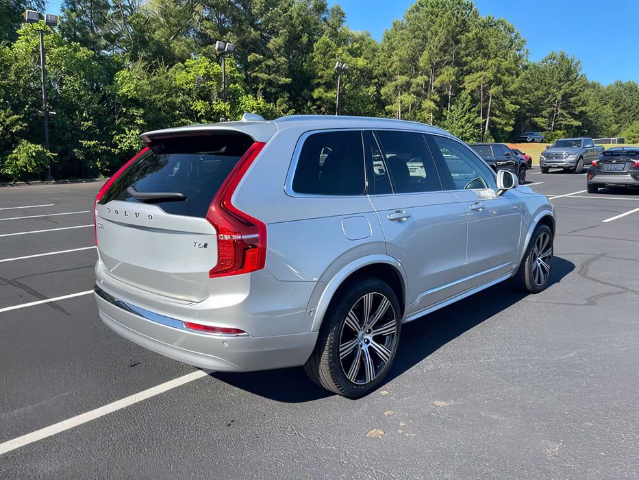 Volvo XC90      2022