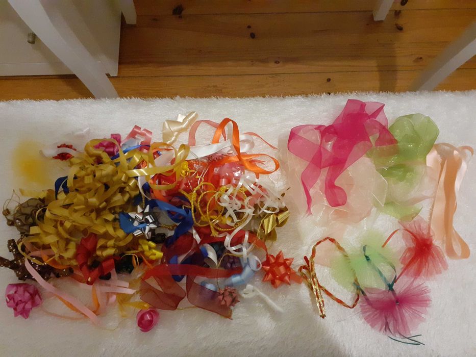 Laços e fitas de embrulho de presentes