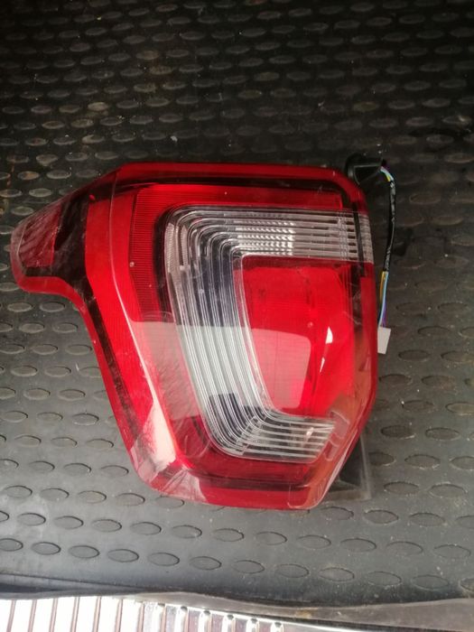 Продам задний фонарь Ford explorer sport