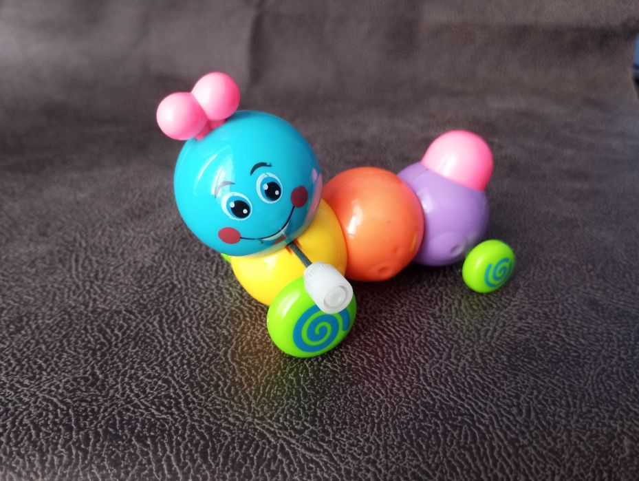 Игрушки фигурки заводная гусеница цена за 2 штуки