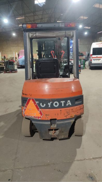 Empilhador toyota eletrico