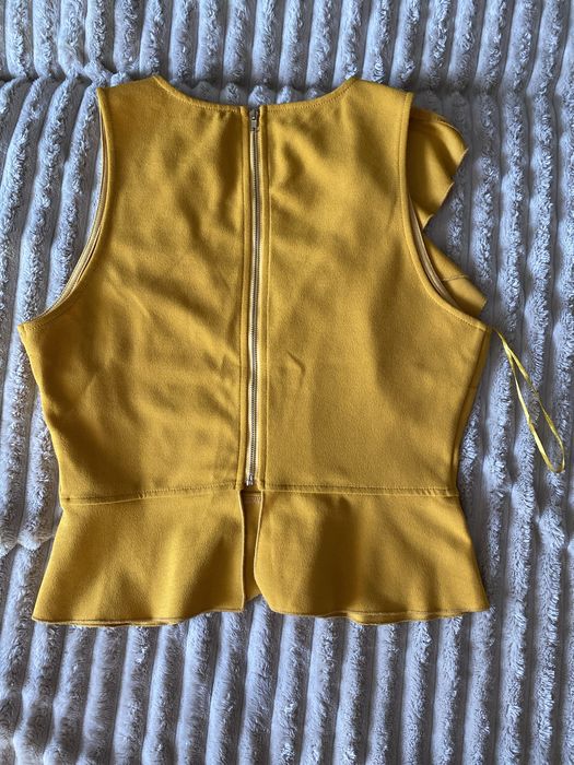 Блуза з рюшею.