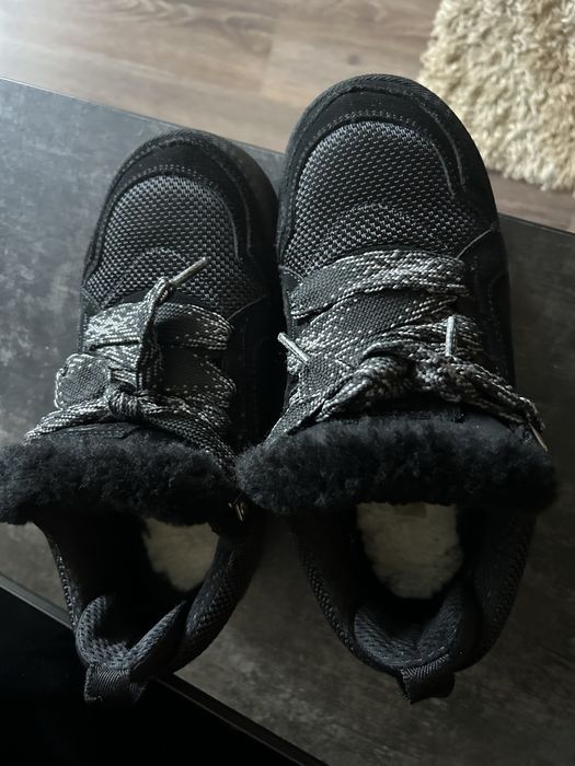 Ugg lowmel black