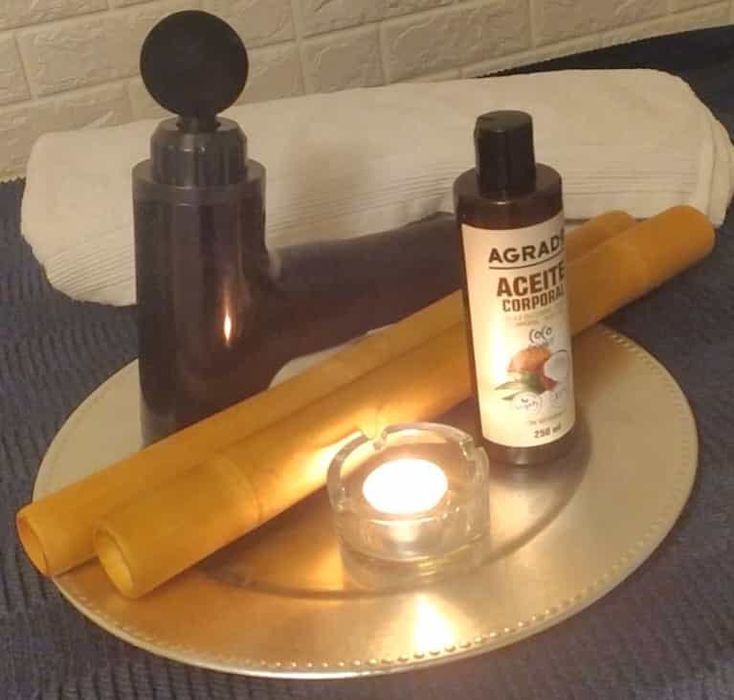 Spa de pés e massagens, drenagem e limpeza de pele.