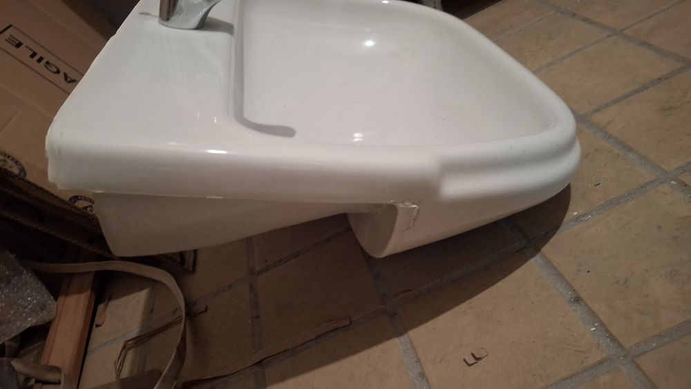 Lavatório Roca com torneira