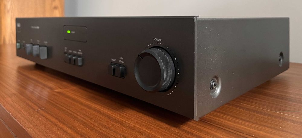 Amplificador NAD 3020i