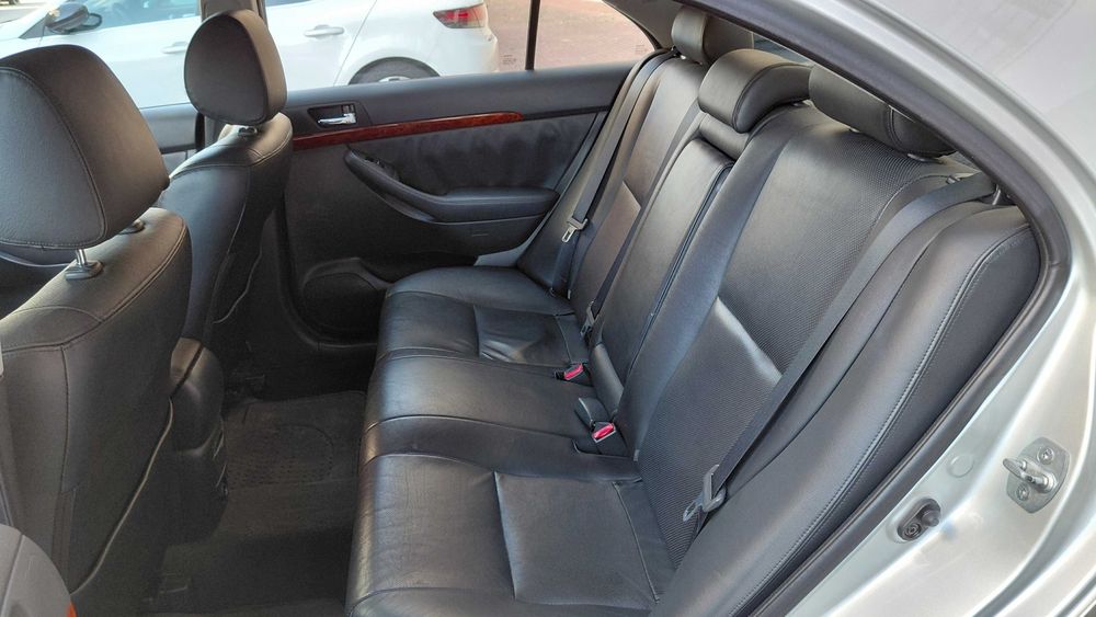 Toyota Avensis — fotografia 7