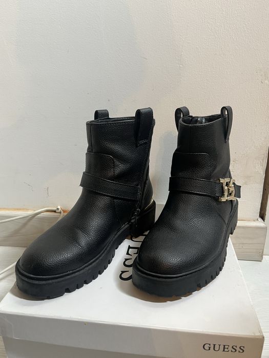 Bota Guess preta