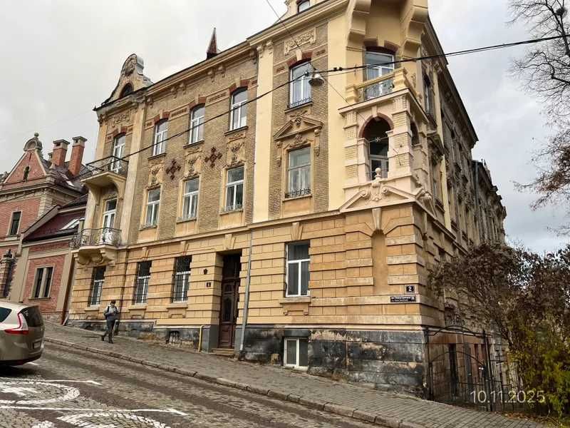 ПРОДАЖ - Нежитлове приміщення у підвалі, площею 74,2 кв.м. м.Львів