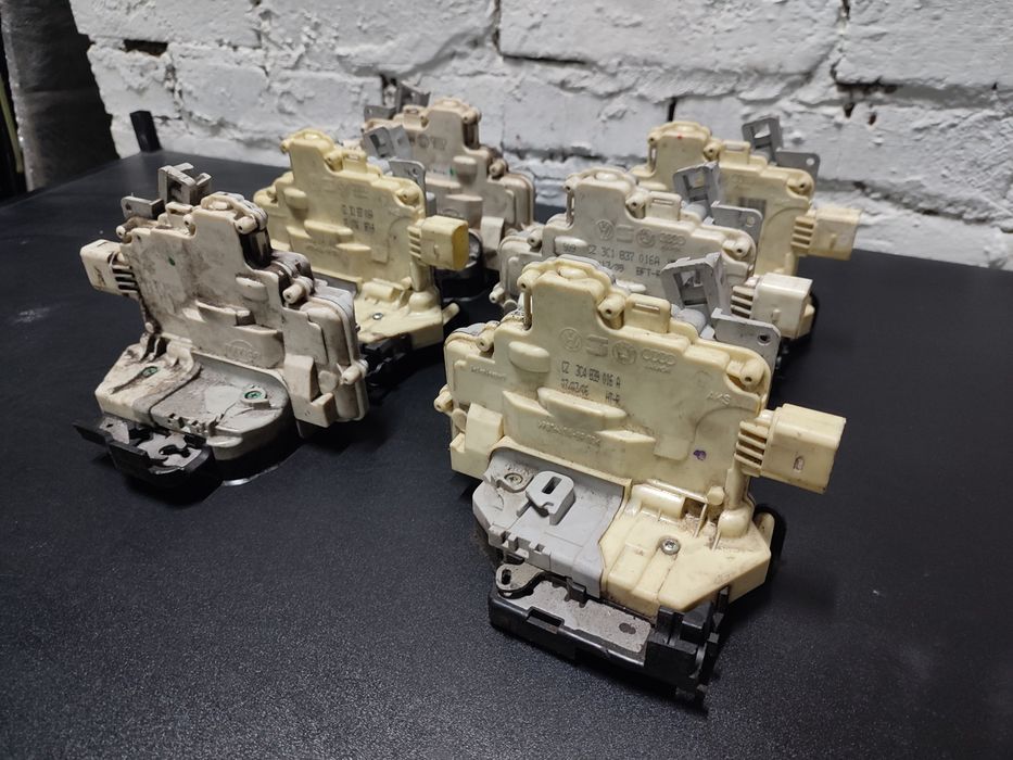 Замок дверей Пассат б6 б7 Октавія А5 Гольф 6 5  замок двери Passat b6