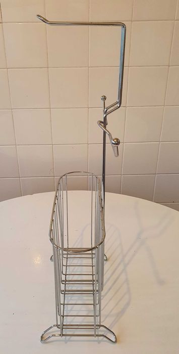 Suporte de chão para casa de banho