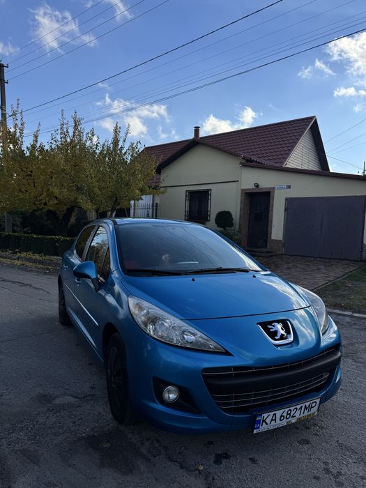 Продам Peugeot 207 2011года