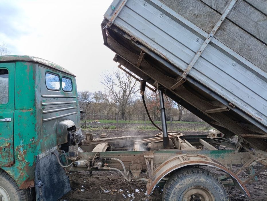У А З мотор 2,6 від волги !